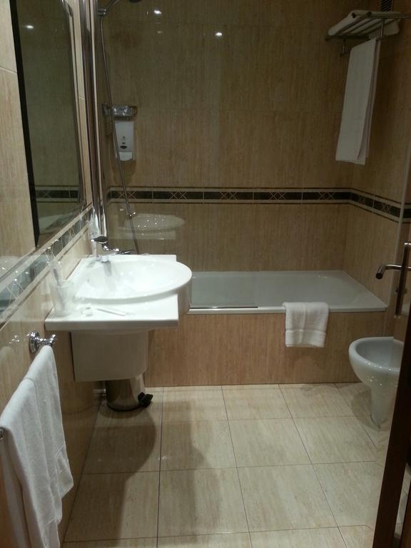 Hotel San Cibrao San Ciprian de Vinas Room photo