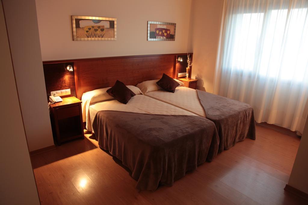 Hotel San Cibrao San Ciprian de Vinas Room photo