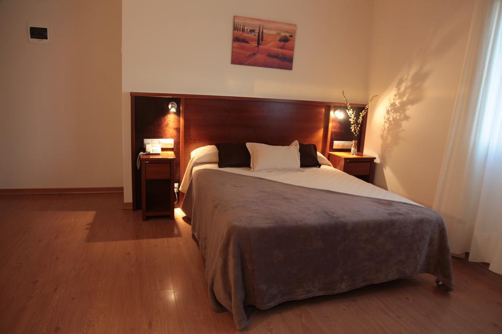 Hotel San Cibrao San Ciprian de Vinas Room photo