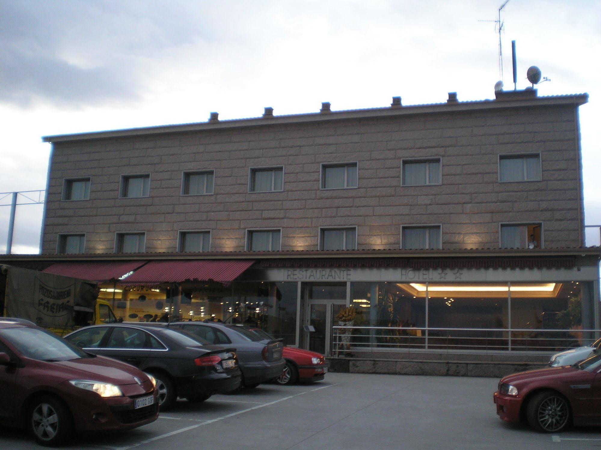 Hotel San Cibrao San Ciprian de Vinas Exterior photo
